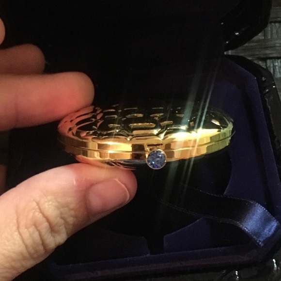 Estee Lauder collectors compact - Picture 3 of 5